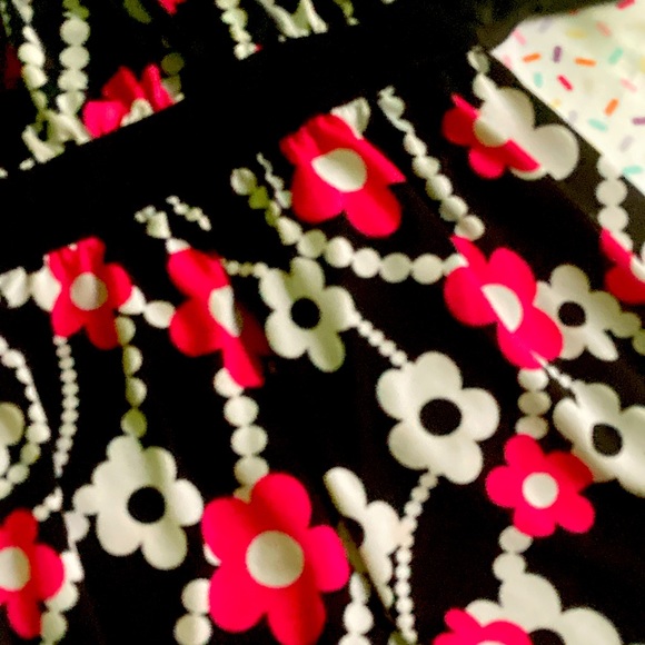 Girl’s Tie-Waist Floral Top - Picture 4 of 4